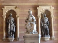 Im Vorhof des Domes