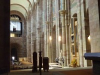  Im Dom innen mit Orgel